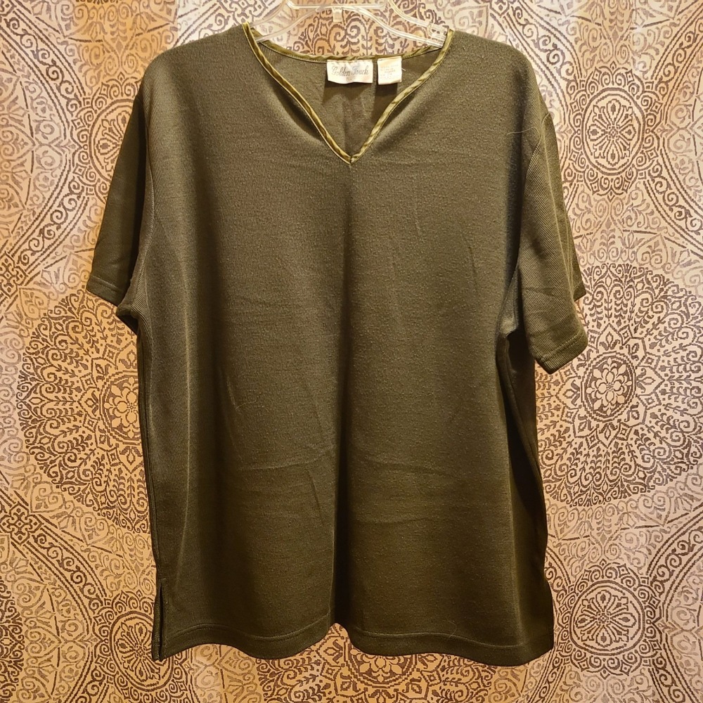 Golden Touch Plus Knit Top Womens 2X Olive Green Ribbed V-Neck Short Sleeve Trim
